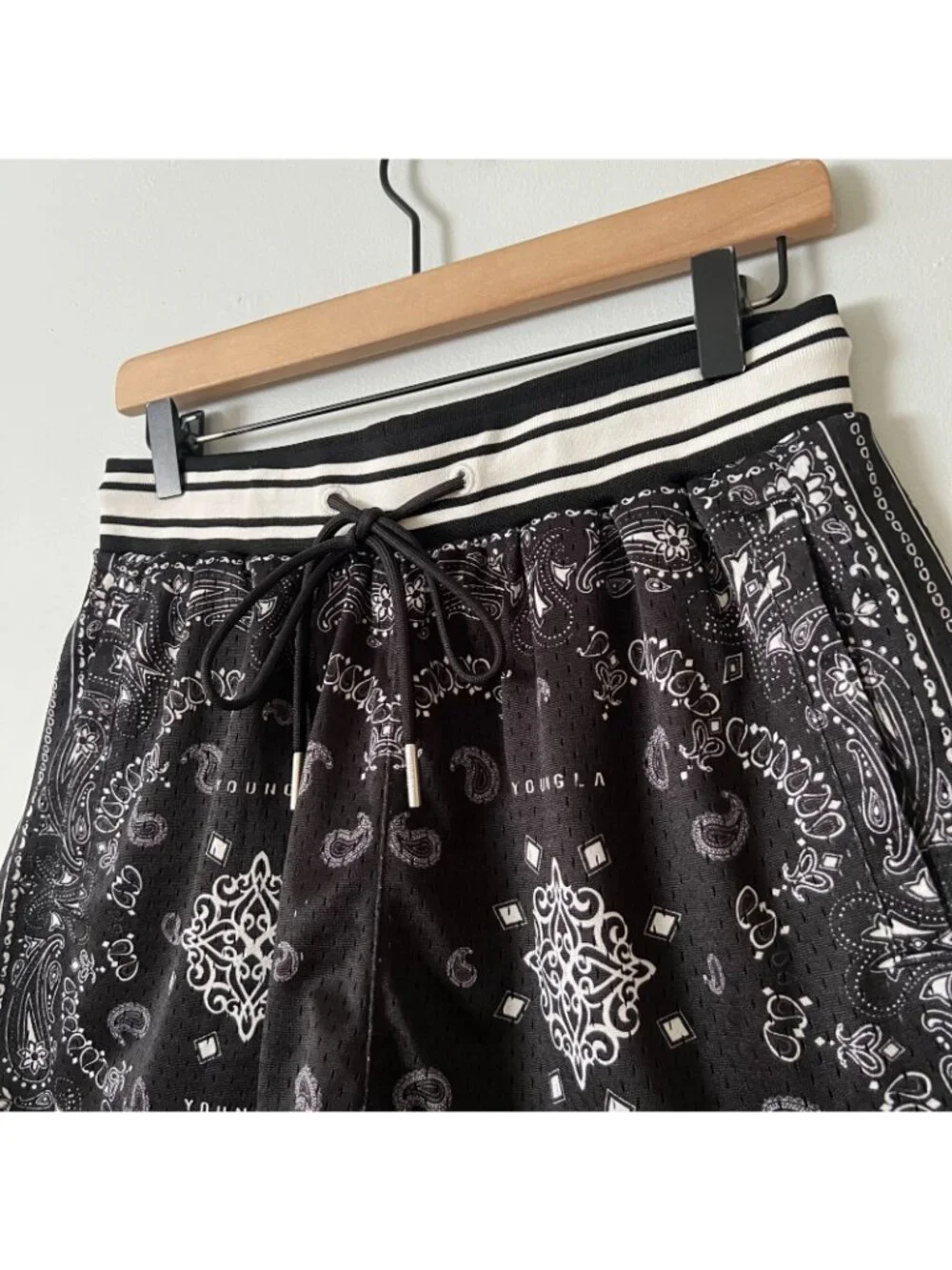 Young LA Black Bandana Print Mesh Athletic Shorts Men's Size Small